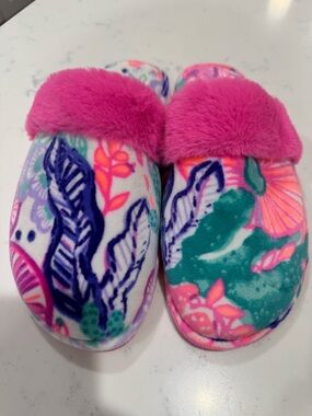 Lilly Pulitzer Clara Plumeria Pink Floral Slippers Faux Fur Size 7/8